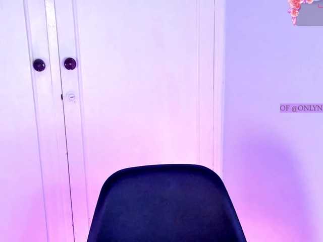 Nessa2wine live cam on BongaCams