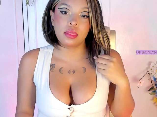 Nessa2wine live cam on BongaCams
