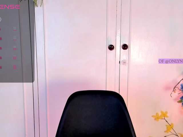 Nessa2wine live cam on BongaCams