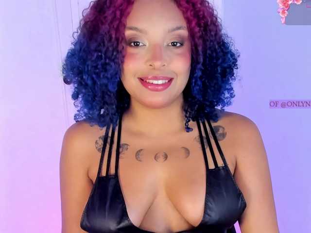 Nessa2wine live cam on BongaCams