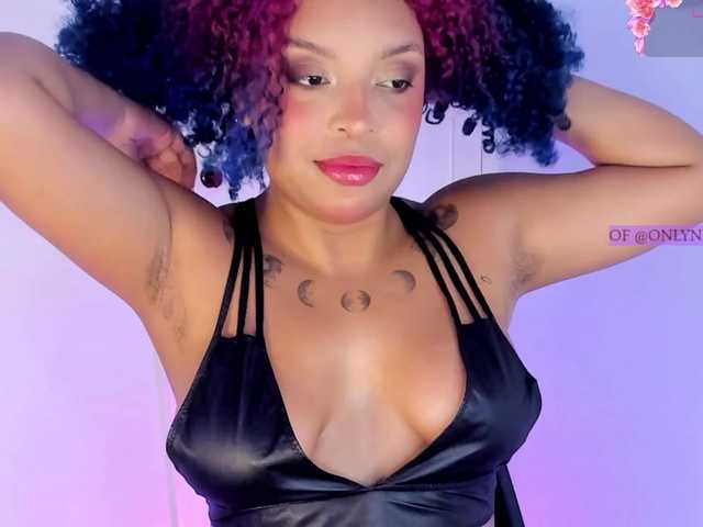 Nessa2wine live cam on BongaCams