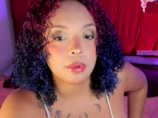 Nessa2wine live cam on BongaCams