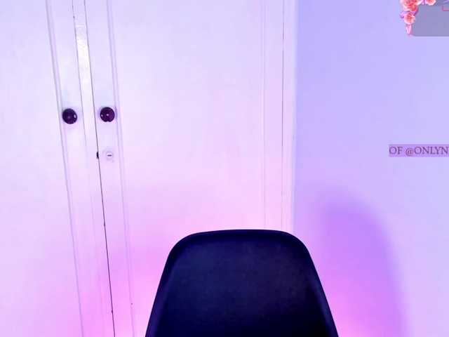 Nessa2wine live cam on BongaCams