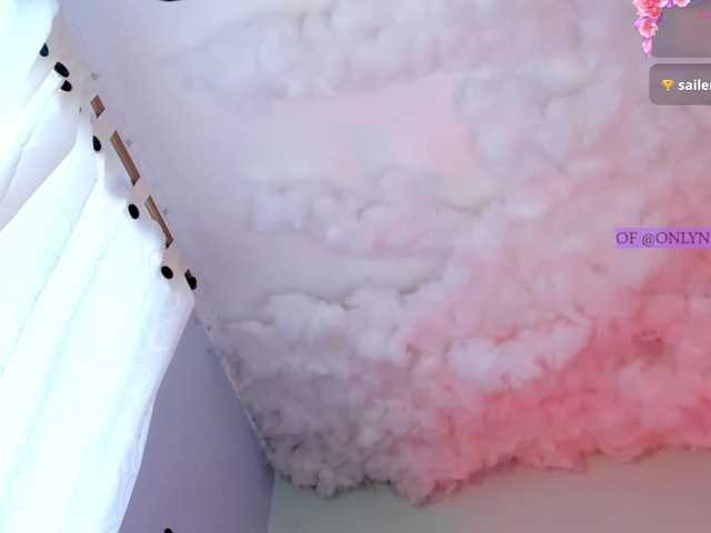 Nessa2wine live cam on BongaCams
