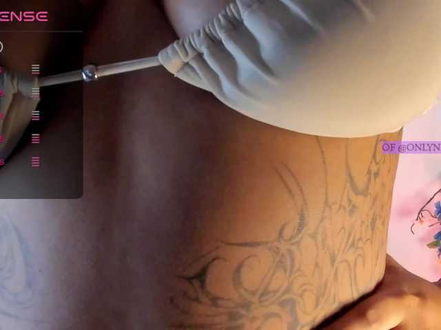 Nessa2wine live cam on BongaCams