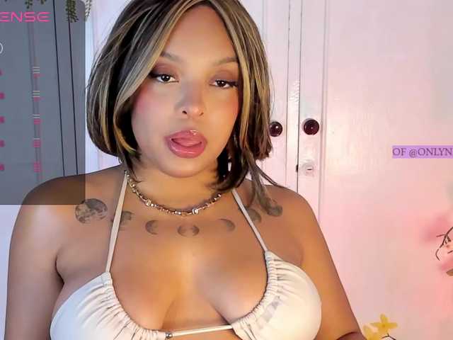 Nessa2wine live cam on BongaCams