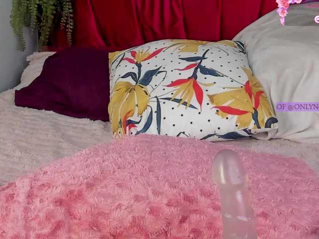 Nessa2wine live cam on BongaCams