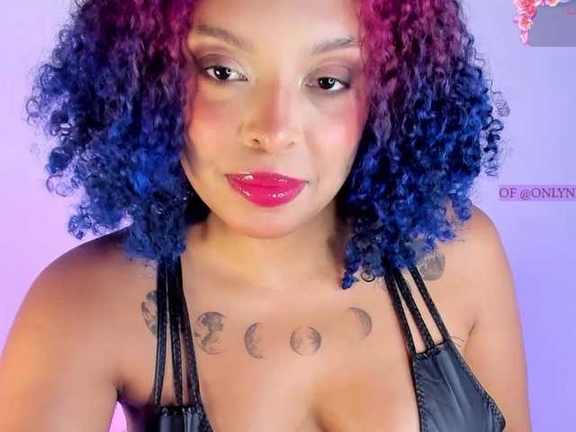 Nessa2wine live cam on BongaCams
