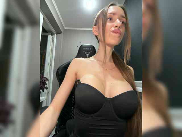 Ksenia011-1 webcam