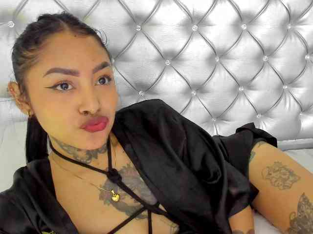 Darklunaa webcam