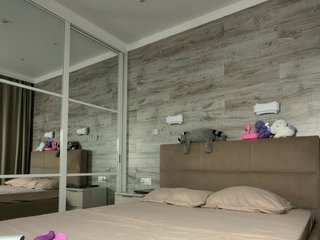 MolliKiana Porn Show