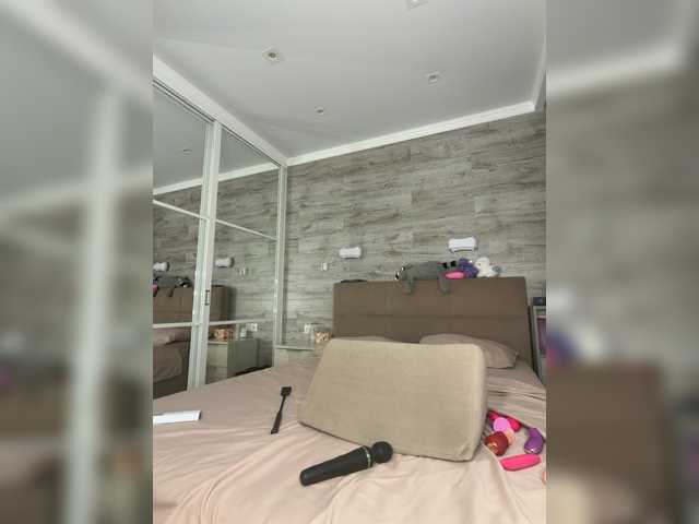 MolliKiana live cam on BongaCams