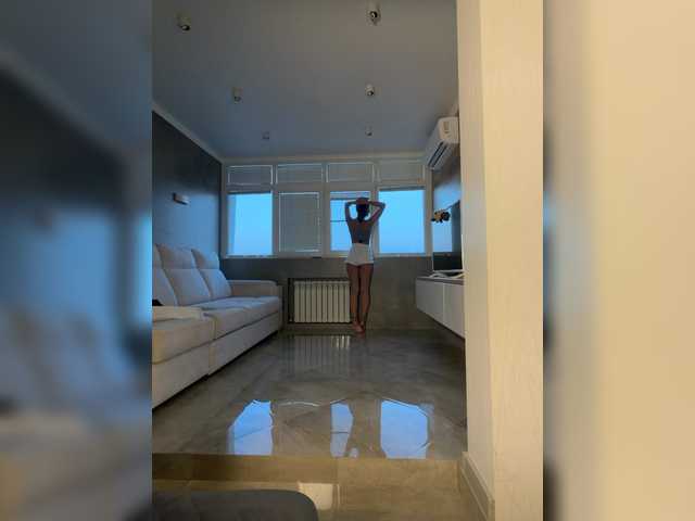 MolliKiana live cam on BongaCams