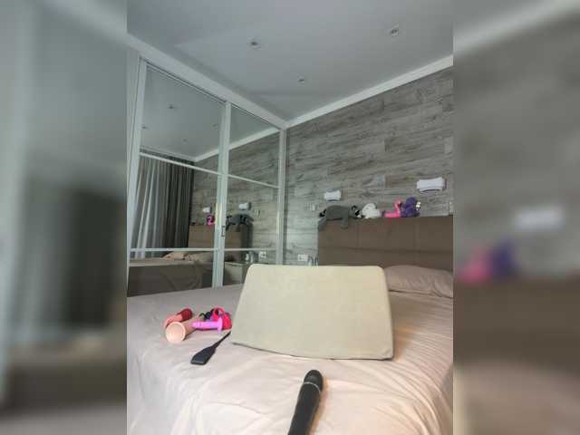 MolliKiana live cam on BongaCams