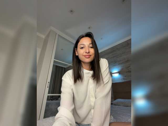 MolliKiana live cam on BongaCams