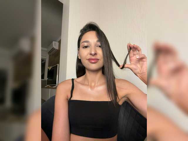 MolliKiana live cam on BongaCams