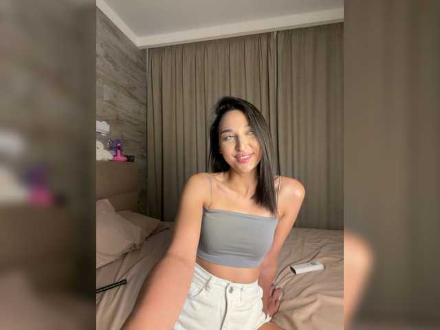 MolliKiana live webcam show
