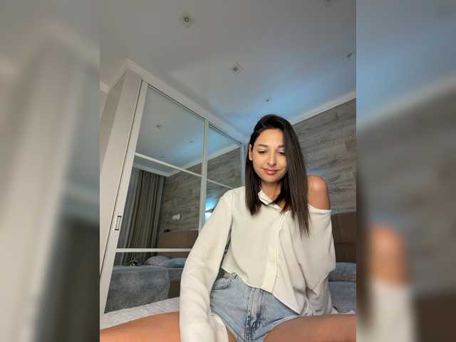 MolliKiana live webcam show