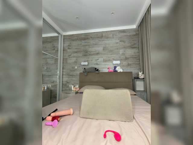 MolliKiana live cam on BongaCams