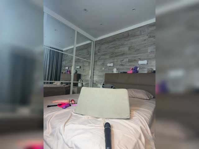 MolliKiana live cam on BongaCams