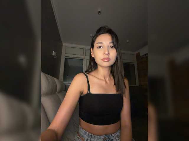 MolliKiana live cam on BongaCams
