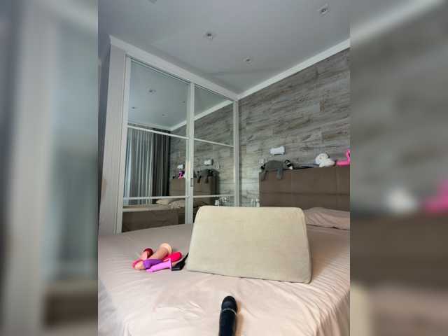 MolliKiana live cam on BongaCams