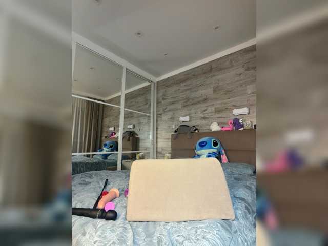 MolliKiana live cam on BongaCams