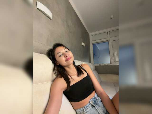 MolliKiana live cam on BongaCams