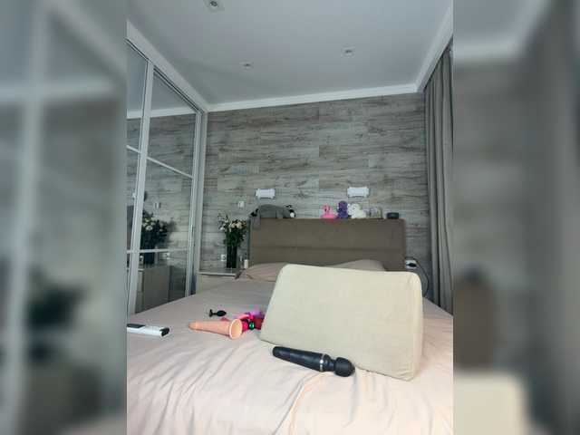 MolliKiana live cam on BongaCams