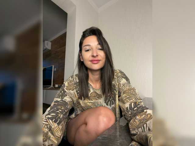 MolliKiana live cam on BongaCams