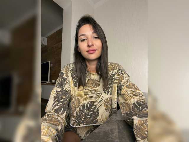 MolliKiana live cam on BongaCams