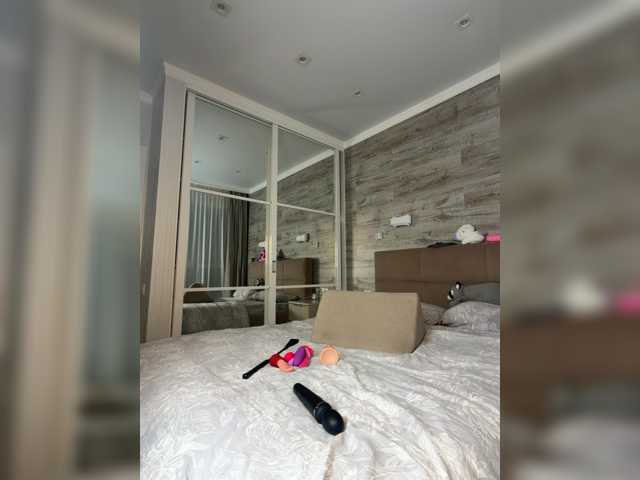 MolliKiana live cam on BongaCams