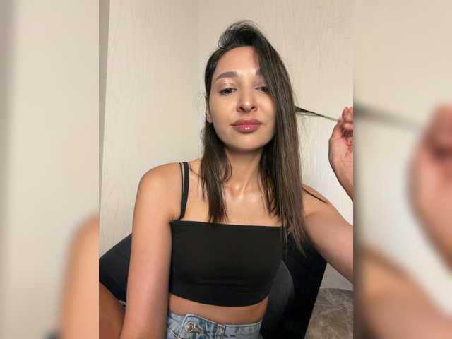 MolliKiana live cam on BongaCams