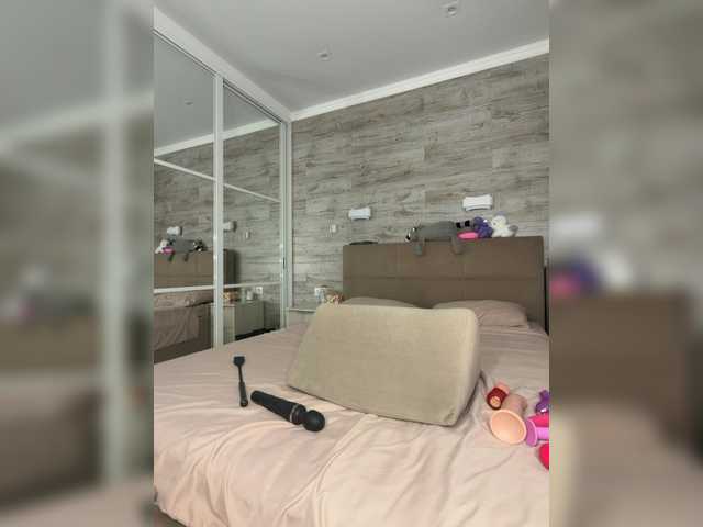 MolliKiana live cam on BongaCams