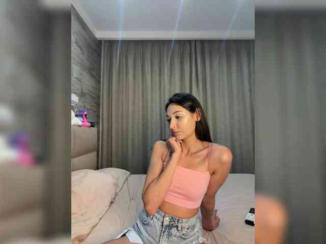 MolliKiana webcam