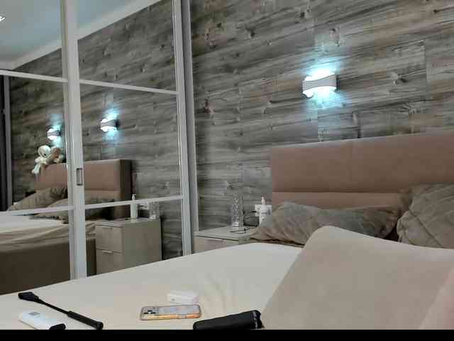 MolliKiana webcam