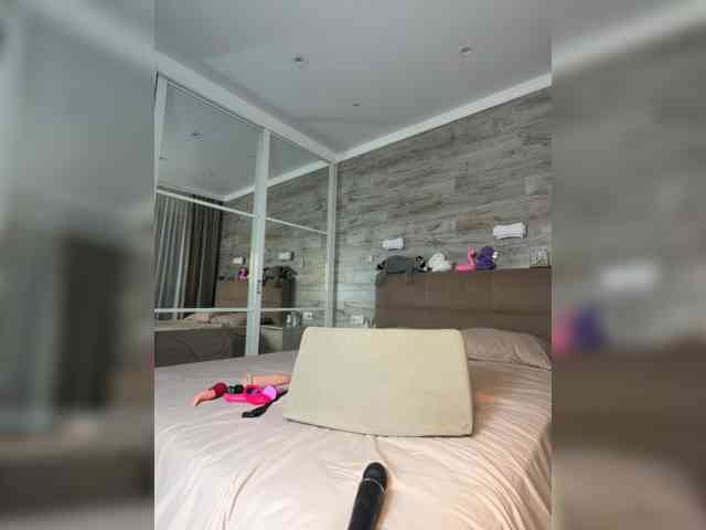MolliKiana webcam