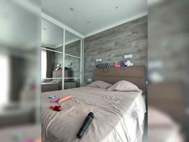 MolliKiana webcam