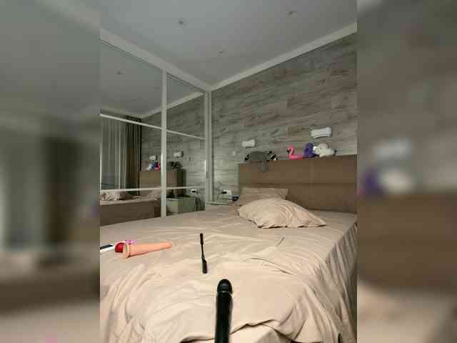 MolliKiana webcam