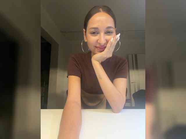 MolliKiana webcam