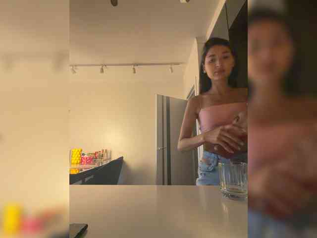 MolliKiana webcam