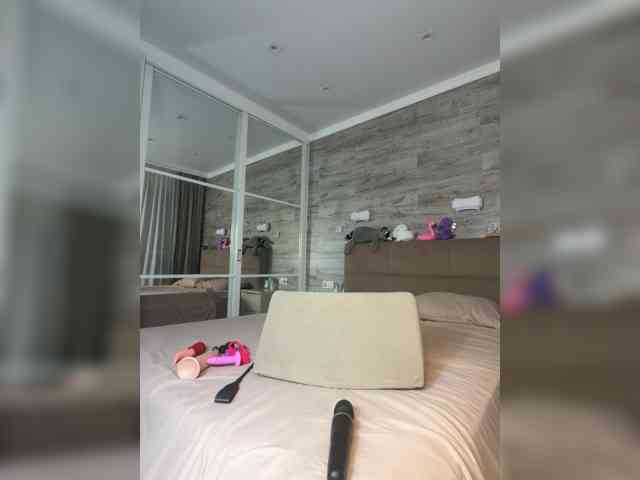 MolliKiana webcam