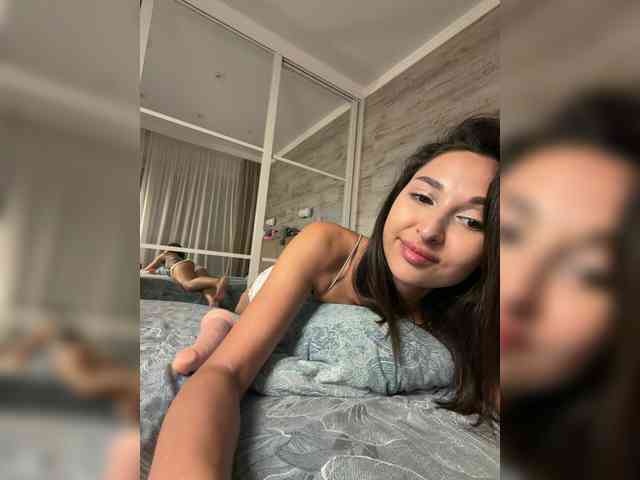 MolliKiana webcam