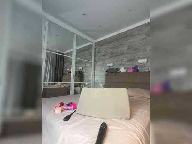 MolliKiana webcam