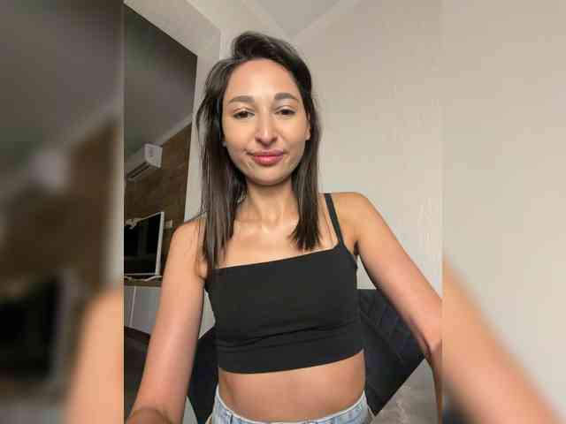 MolliKiana webcam