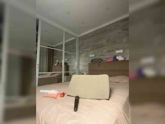 MolliKiana webcam
