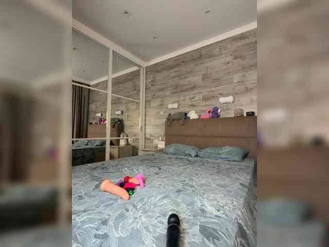 MolliKiana webcam