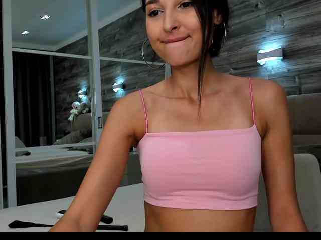 MolliKiana webcam