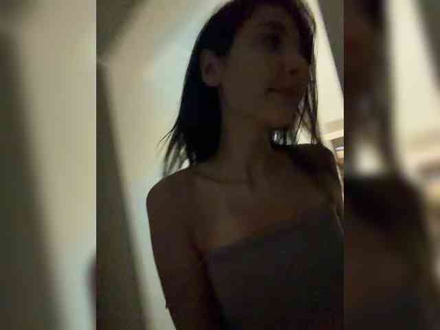 MolliKiana webcam