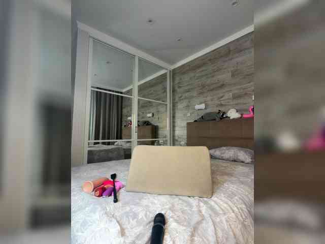 MolliKiana webcam